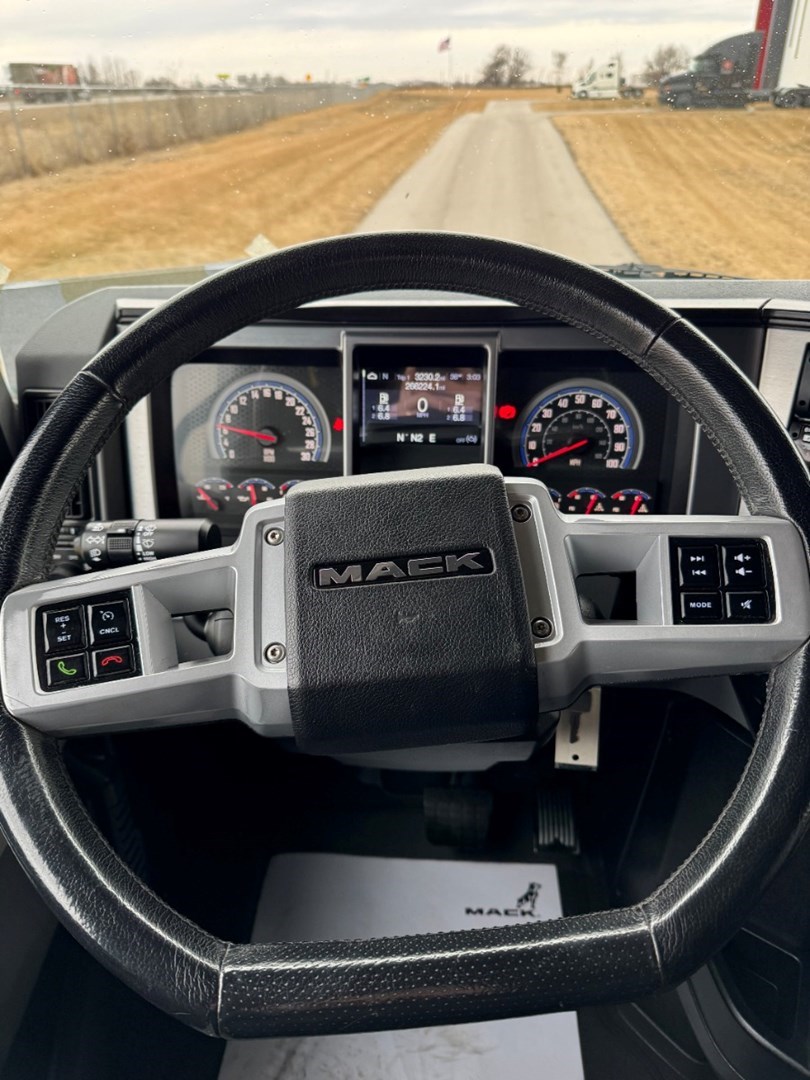 2020 MACK AN64T - USED TRUCKS SLEEPER - image 14